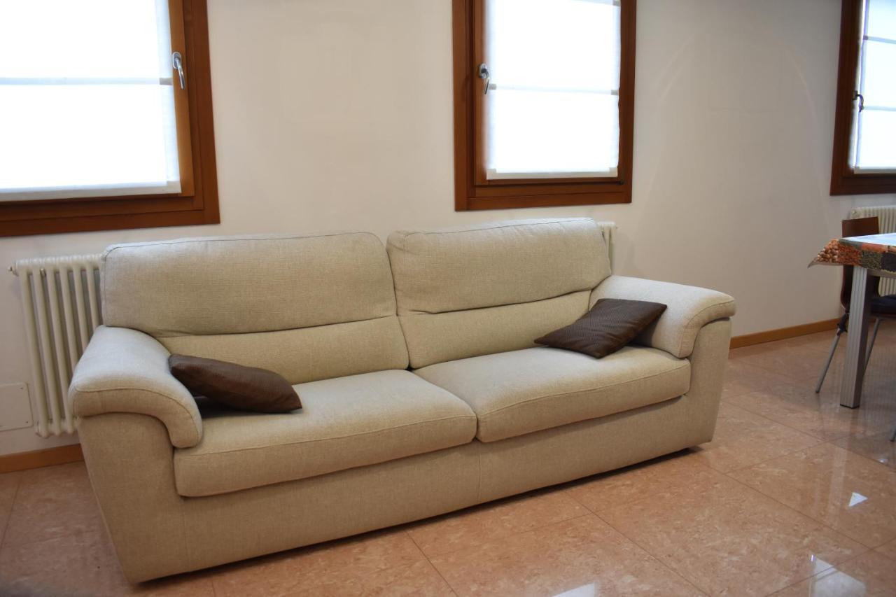 Elegant Apartment And Free Car Parking - Quite Area Favaro Veneto Exterior foto